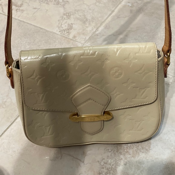 Authentic Louis Vuitton Vernis PM Pomme D’amour - Picture 1 of 10